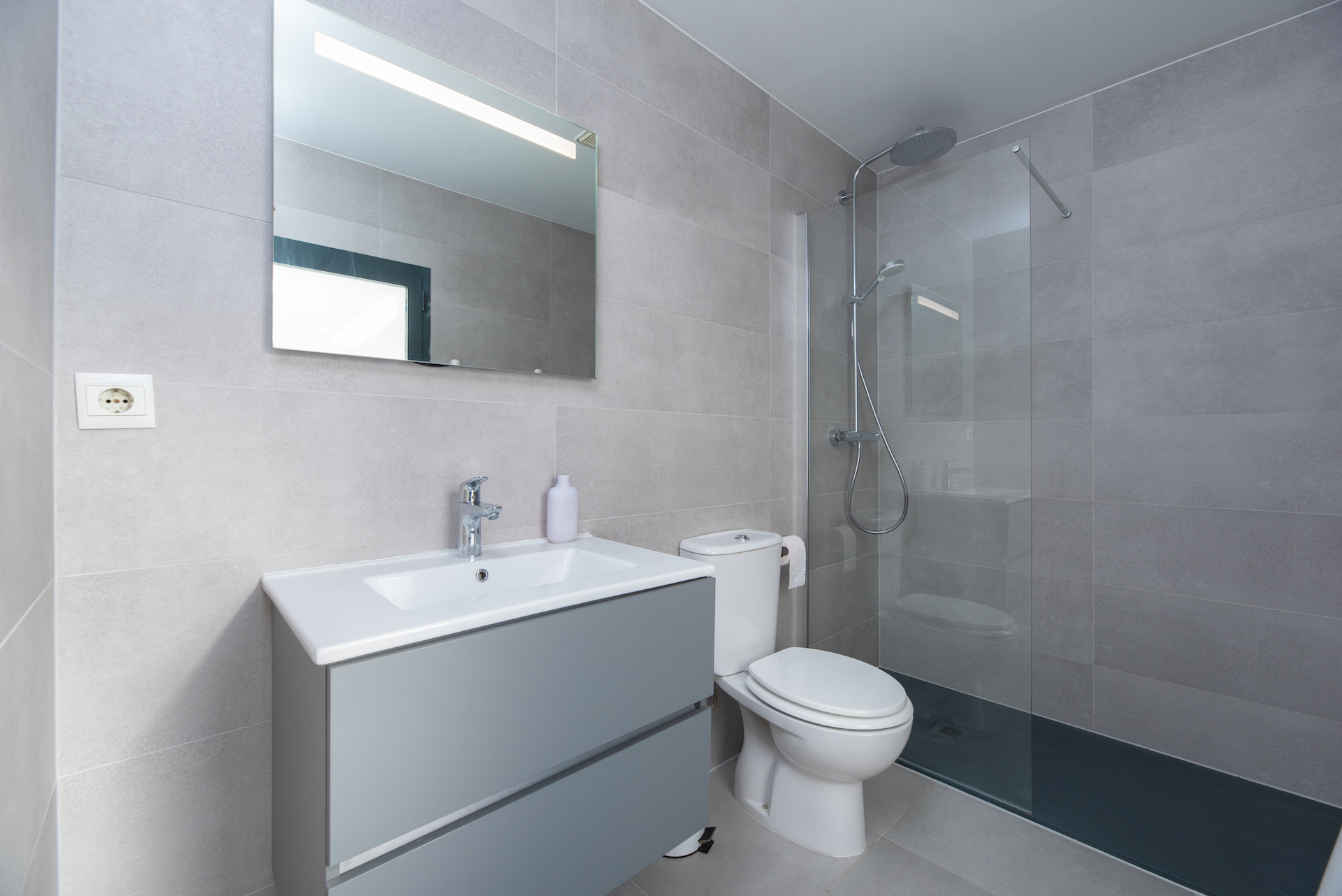 Resa estates Ibiza playa Cala Tarida for sale te koop bathroom .jpg